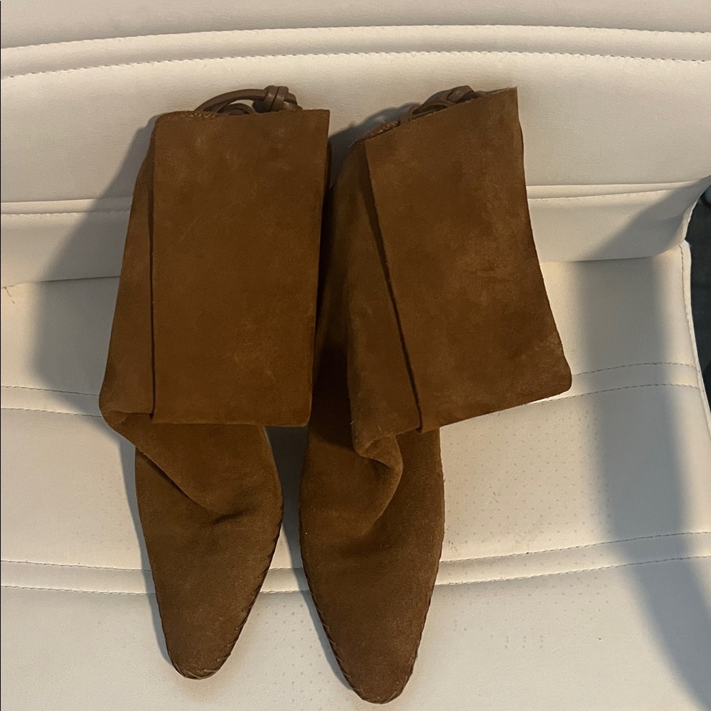 Gucci Brown Suede Pointed Toe Ankle Boots Whipstitch with Cutout Detail